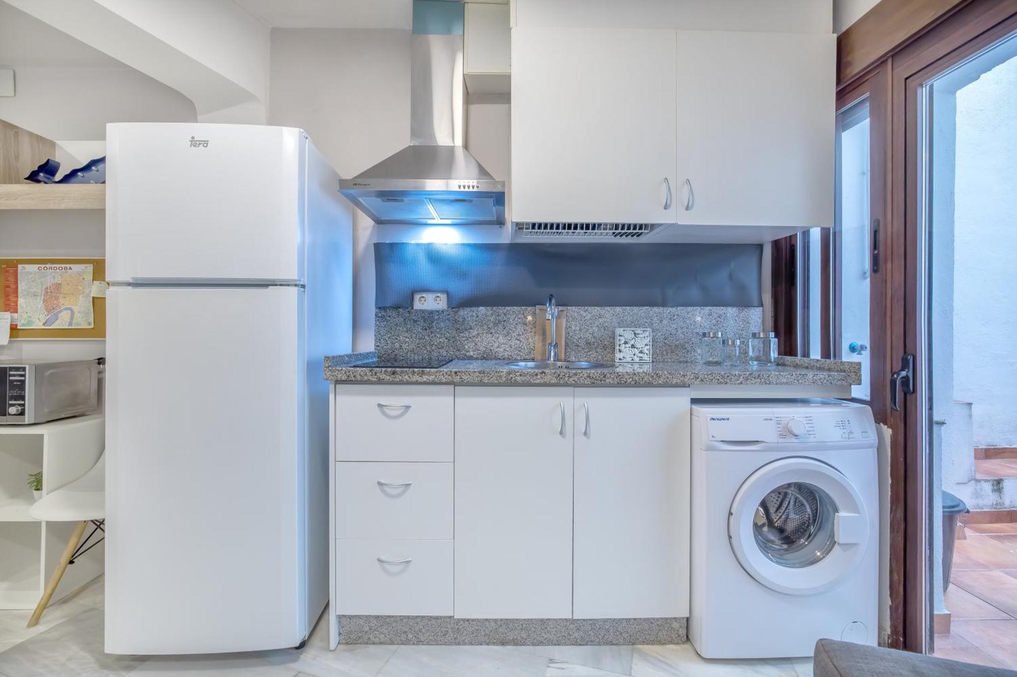 Encanto En La Juderia: Apartamento Con Patio Кордова Экстерьер фото