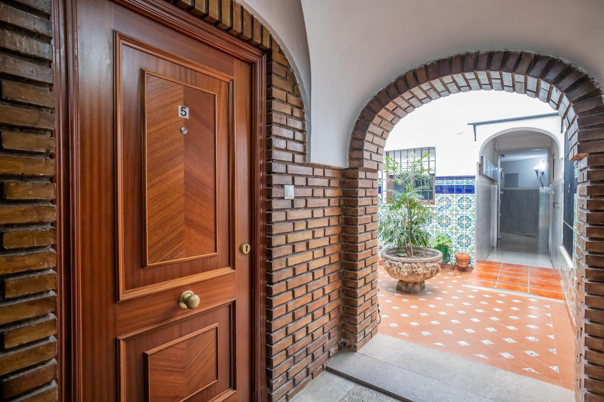 Encanto En La Juderia: Apartamento Con Patio Кордова Экстерьер фото